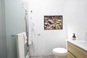 Serendipity Holistic Resort Spa的一间浴室