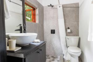 Serendipity Holistic Resort Spa的一间浴室