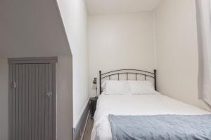 Letto o letti in una camera di Efficiency Suite in Lebanon Wifi - Laundry