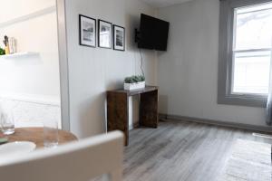 TV o dispositivi per l'intrattenimento presso Efficiency Suite in Lebanon Wifi - Laundry