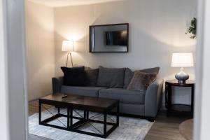 Area soggiorno di Efficiency Suite in Lebanon Wifi - Laundry