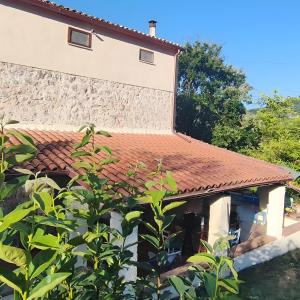Το κτήριο όπου στεγάζεται  η παραθεριστική κατοικία