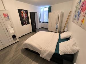 Postel nebo postele na pokoji v ubytování Logis de la forteresse