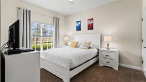 TV/Unterhaltungsangebot in der Unterkunft Stunning Townhouses 5 Minutes away Disney!