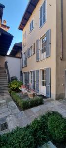 a building with a bench in front of it at THERESA DELUXE Italia in Cannobio +12 photos