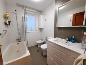 Ένα μπάνιο στο CASA B Entera 2 Habs Montaña Senderismo Playa +12 φωτογραφίες