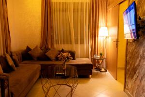 Μια τηλεόραση ή/και κέντρο ψυχαγωγίας στο SHRTSTAYS - Charming Family Studio in Tangier