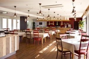 Restorāns vai citas vietas, kur ieturēt maltīti, naktsmītnē Hotel Familio Tateyama