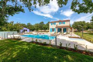 Πισίνα στο ή κοντά στο Strandnahe Steinvilla nur 800 Meter zum Strand mit Privatpool, BBQ, Waschmaschine
