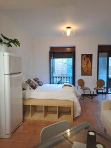 Ένα ή περισσότερα κρεβάτια σε δωμάτιο στο Real Home +41 φωτογραφίες