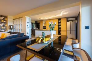 Köök või kööginurk majutusasutuses Extravagantes Apartment mit Whirlpool, Lounge-Bereich, Grill, Waschmaschine