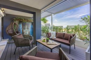 Rõdu või terrass majutusasutuses Extravagantes Apartment mit Whirlpool, Lounge-Bereich, Grill, Waschmaschine