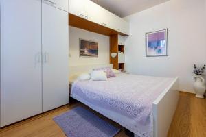 Ένα ή περισσότερα κρεβάτια σε δωμάτιο στο Helles Apartment mit Meerblick, Espressomaschine, Grillbereich, Waschmaschine