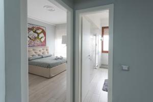 A bed or beds in a room at Fabio's guesthouse&parking