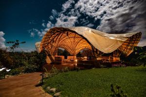Gallery image of Eco Luxe Glamping Tent - 2 Queen Beds at Holos in Barú
