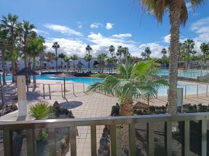 The swimming pool at or close to Casa del Mar Air-conditioned Apartment with Swimming Pools - Corralejo Playa