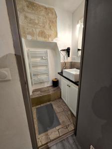 Kuchyň nebo kuchyňský kout v ubytování Appartement 2 chambres, cuisine équipée