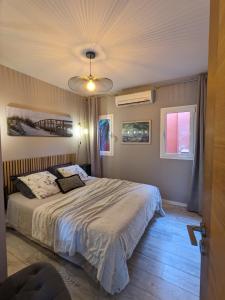 a bedroom with a bed and a ceiling at Gite L olivier in Baho +20 photos