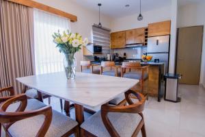 Kuchyň nebo kuchyňský kout v ubytování Josefa Suites