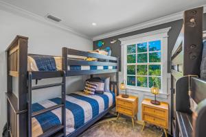 Katil atau katil-katil dalam bilik di Casa Azul Beach Compound +37 gambar