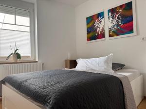 Postel nebo postele na pokoji v ubytování revLIVING Haus Clara am Berg mit kleinem Garten