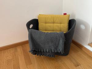 Posezení v ubytování revLIVING Haus Clara am Berg mit kleinem Garten