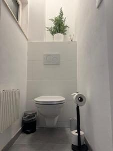Koupelna v ubytování revLIVING Haus Clara am Berg mit kleinem Garten