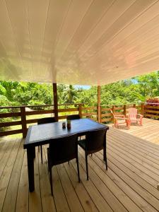 Μπαλκόνι ή βεράντα στο Ti family nature gite studio location de vacances Guadeloupe - Bas de villa - Piscine partagée