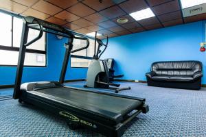 a gym with a treadmill and a chair in a room at Chungli Business Hotel in Zhongli +30 photos