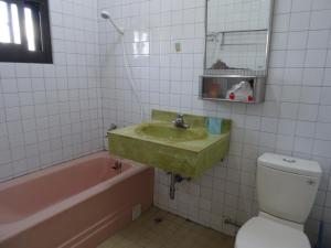 a bathroom with a sink and a tub and a toilet at Hoin 4 in Xigang