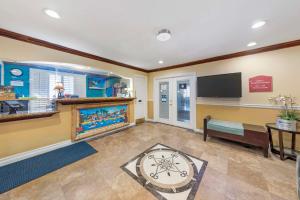 a large room with a fish tank and a tv at Best Western Harbour Inn & Suites Huntington - Sunset Beach in Huntington Beach