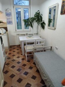 a room with a bed and a table and a plant at Apartman - kuca za odmor Slatina in Vrnjačka Banja