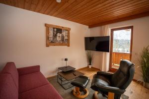Televízia a/alebo spoločenská miestnosť v ubytovaní Schickster Sky Lodge