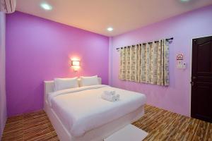 Un pat sau paturi într-o cameră la Family House Resort