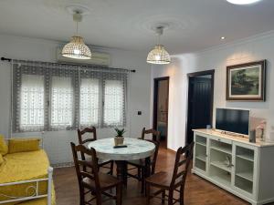 Μια τηλεόραση ή/και κέντρο ψυχαγωγίας στο Apartamento Gerena 5B bajo