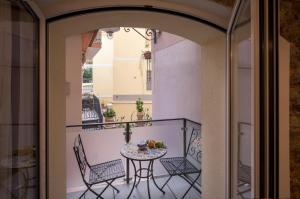 Rõdu või terrass majutusasutuses Taormina charming rooms