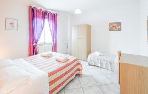 a bedroom with two beds and a window at Cozy Apartment In Castiglione Del Lago in Castiglione del Lago