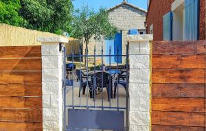 Το κτήριο όπου στεγάζεται  η παραθεριστική κατοικία +13 φωτογραφίες