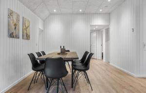Gallery image of 3 Bedroom Cozy Home In Højby in Højby