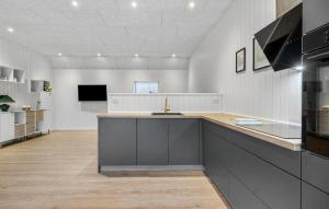 Gallery image of 3 Bedroom Cozy Home In Højby in Højby