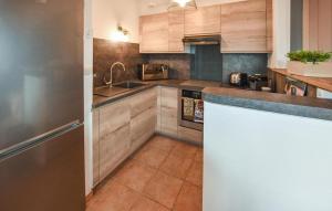 Η κουζίνα ή μικρή κουζίνα στο Beautiful Home In Vaison-La-Romaine