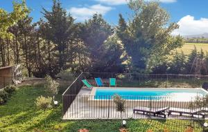 Πισίνα στο ή κοντά στο 5 Bedroom Cozy Home In Piolenc +19 φωτογραφίες