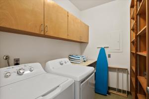 Η κουζίνα ή μικρή κουζίνα στο Meadow House 70 - Meredith Lodging +11 φωτογραφίες