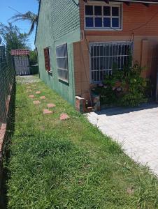 Taman di luar Casa Bal Pinhal com piscina +10 gambar
