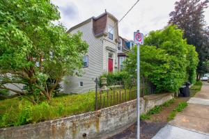 a no parking sign in front of a white house at Hamilton Hilltop Home3 King Bedsvictoria Park in St. John's
