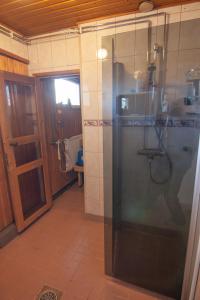 a bathroom with a shower with a glass door at Kent's Lodge in Herrefors +27 photos