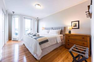 Ένα ή περισσότερα κρεβάτια σε δωμάτιο στο Harbour View Hitch 2bd Parking