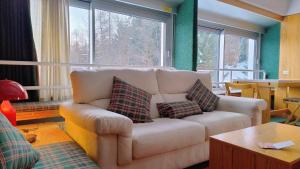 a living room with a couch and a table at Ale 1206, Marilleva 1400 accesso diretto alle piste in Marilleva