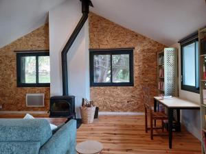 Ruang duduk di La grange, entre Pyrénées et Andes
