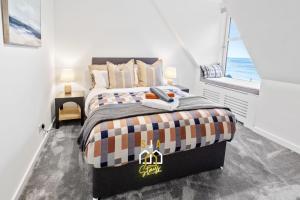 Katil atau katil-katil dalam bilik di Stoney Stay - SJA Stays - Modern 2 Bed Apartment +13 gambar